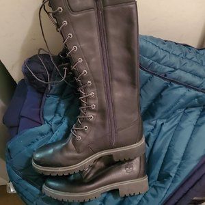 Weather proof Timberland lace up boots.